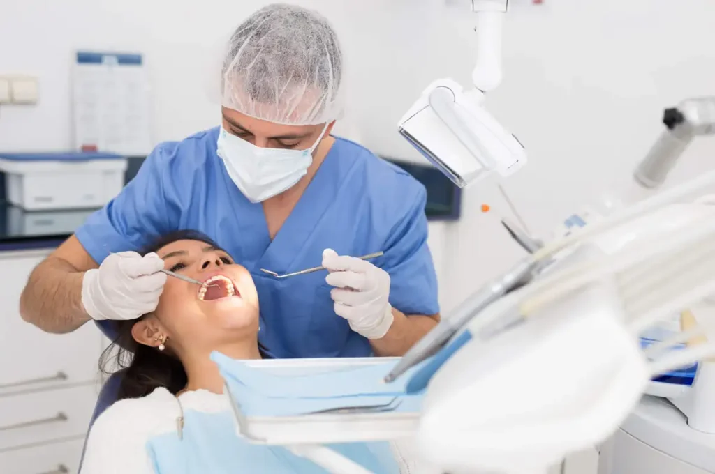 متخصص ایمپلنت دندان در تهران با تجربه بالا و جراحی‌های موفق